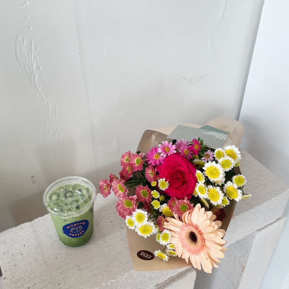 Essential : Mix Flowers & Drink